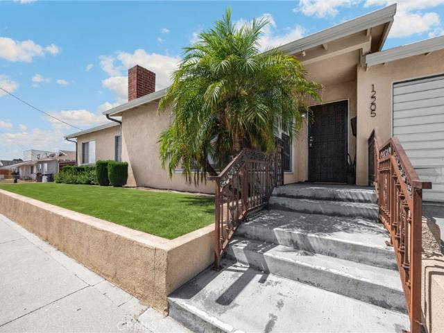 12205 S Halldale