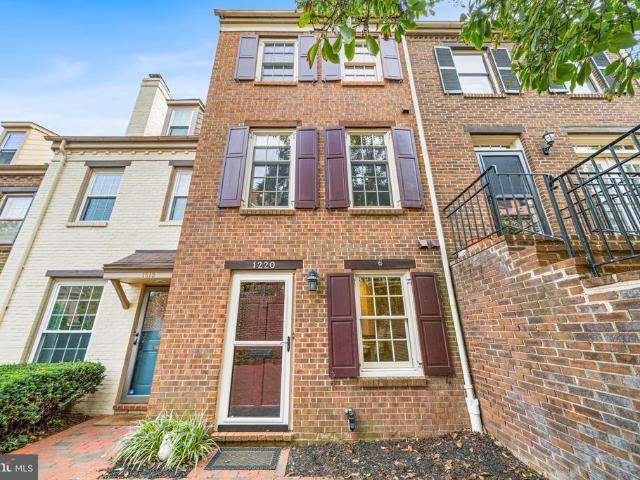 1220 Michigan Court