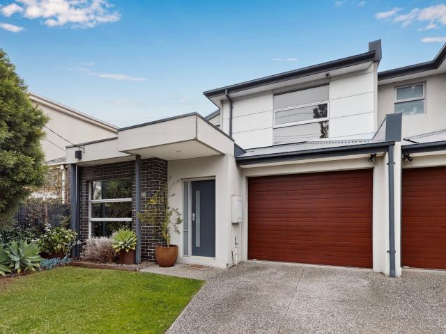 1/220 Darebin Road, Northcote