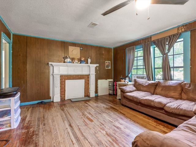 1220 Debbie Lane