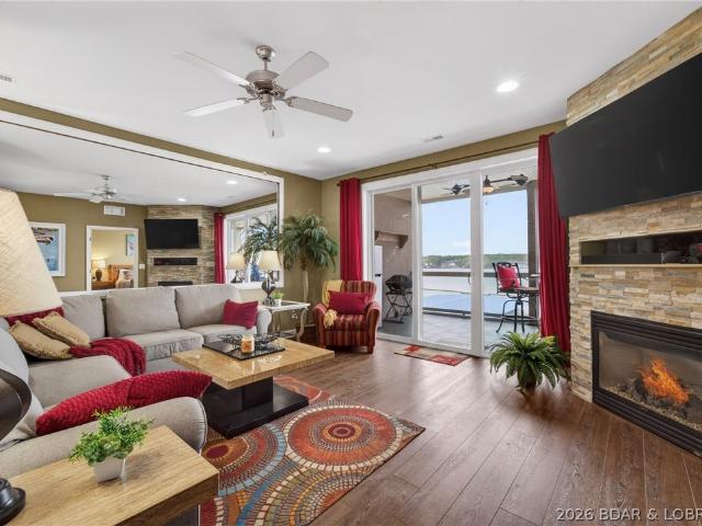 1220 Lands End Parkway 209