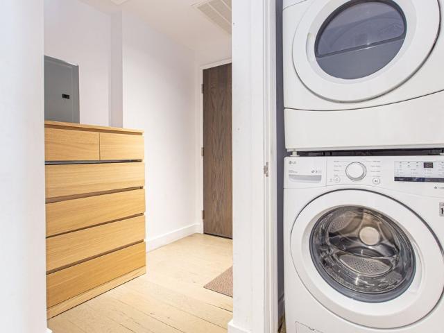 1220 Rue Crescent, Montréal Ville Marie, QC H3G