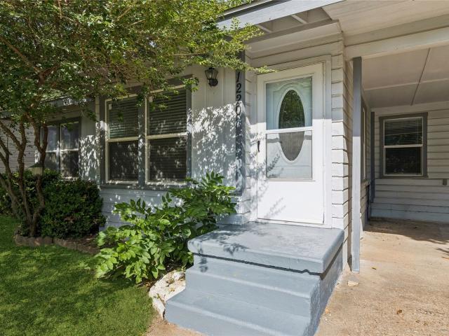 1220 S Lamar Street, Weatherford, US, TX