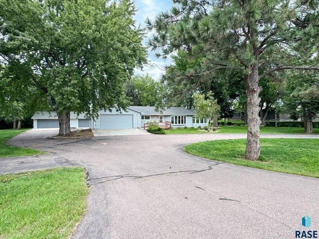 1220 W 23rd St, Mitchell, SD 57301