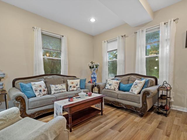 1221 N Main St