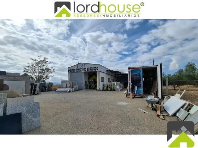 1221. Chalet con 7 dorm. nave y piscina. 360º