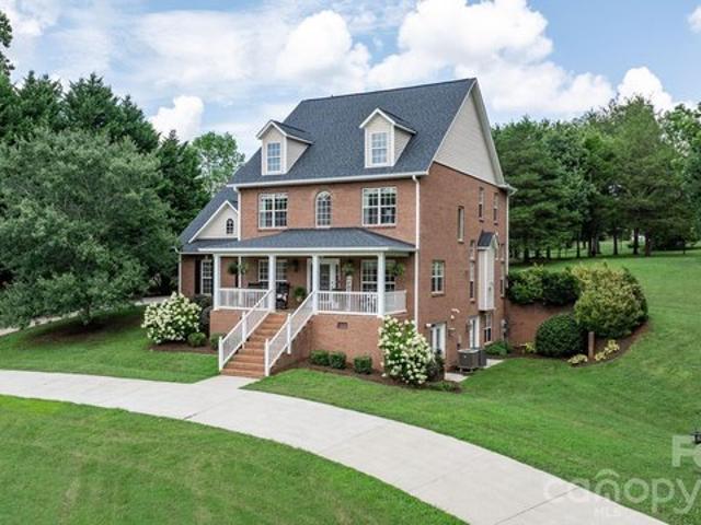 1221 Willow Creek Dr, Newton, NC 28658
