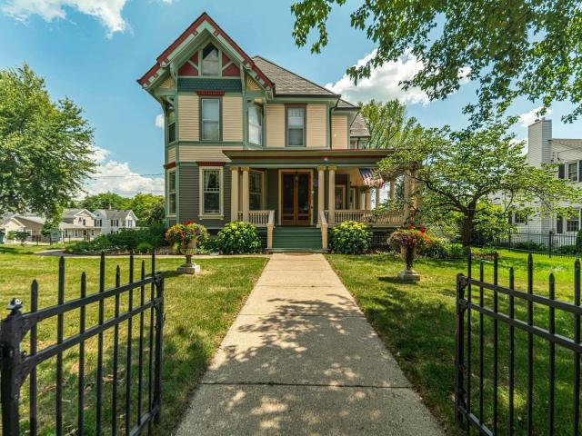 1222 11th St, Monroe, WI 53566 | MLS #1995