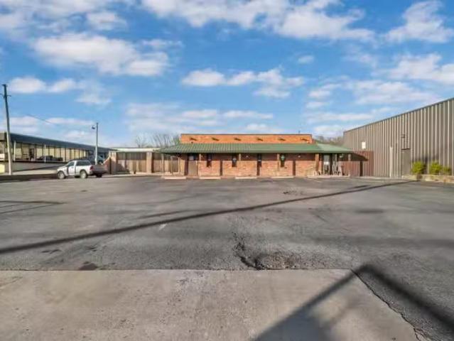 1222 1/2 E BROADWAY ST, MORRILTON, AR 72110