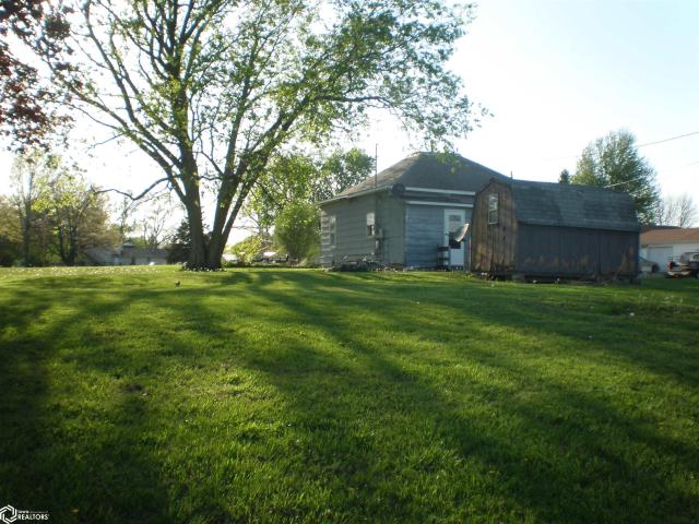 1223 E Lincoln