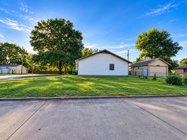1223 W Locust Street