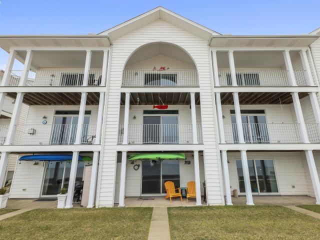 1223 W Lakeshore Drive