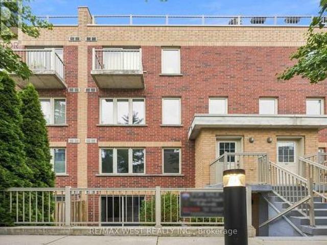 122 20 Elsie Lane, Toronto, ON, M6P 3N9 townhouse for sale | Listing ID W13657 | Royal LePage
