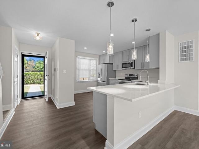 122 Courtland Woods Circle