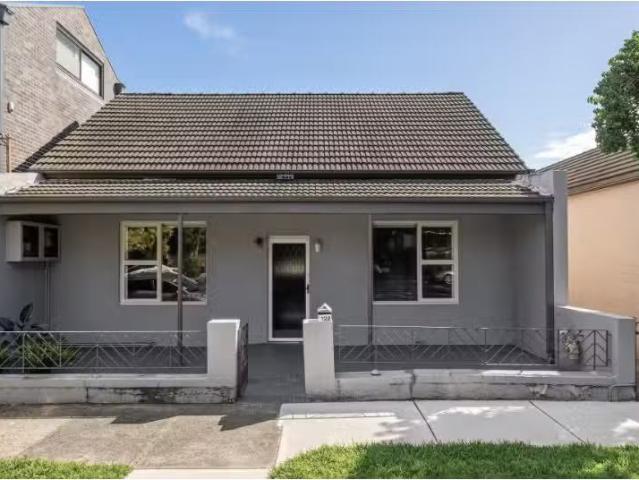 122 Corunna Road, Stanmore House for rent Listed by Isabella.