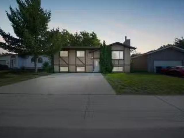 122 Christina Court, Fort Mcmurray, AB, T9K 1H3 house for sa.