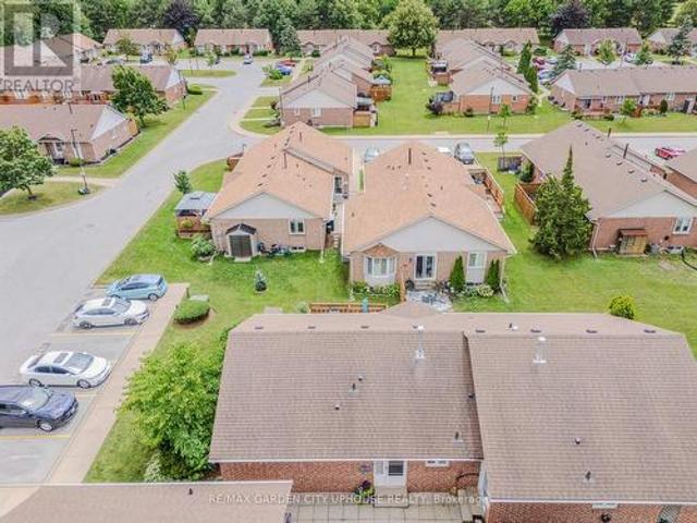 103 122 Bunting Road, St. Catharines E. Chester, ON, L2P 3X7 townhouse for sale | Listing ID X13606 | Royal LePage