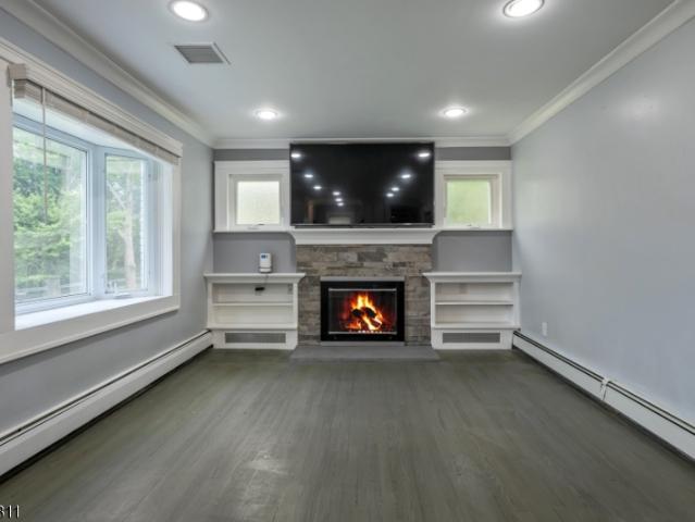 122 Garside Ave