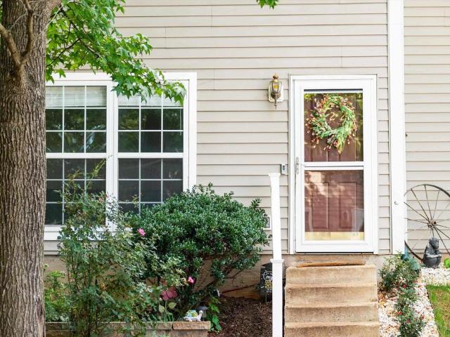 122 Danbury Ct