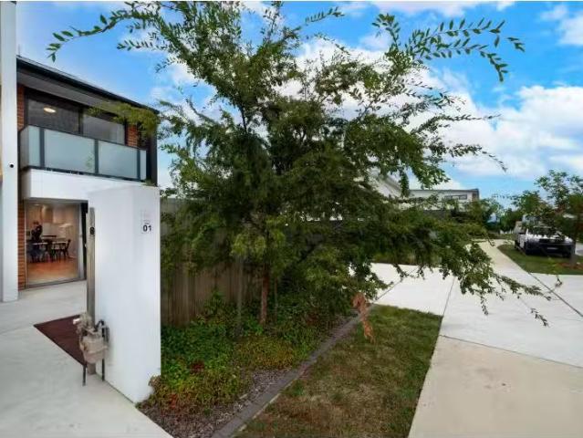1/22 Dulcie Holland, Moncrieff Townhouse for rent Listed by M.