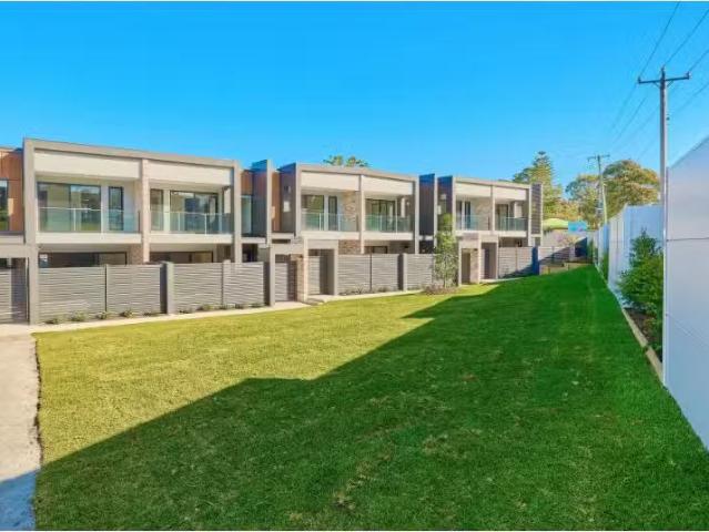 12/2 Fernhill Road, Port Macquarie Townhouse for rent Listed.