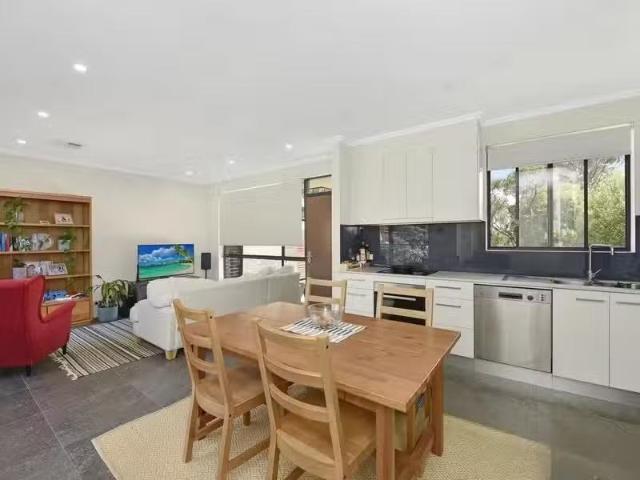 12/2 Kita Road, Berowra Heights Townhouse for rent Listed by.
