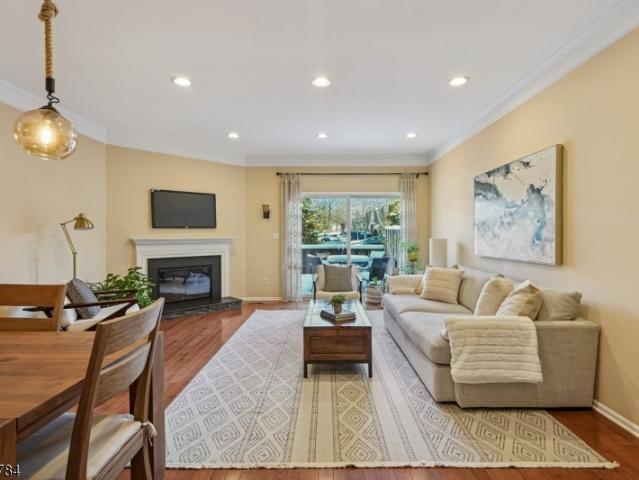 122 Hempstead Ct