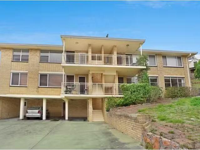 1/22 Hillview Crescent, The Hill Apartment for rent Listed by.