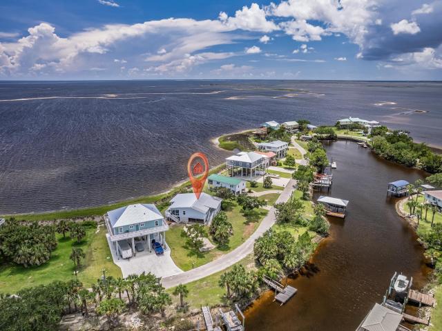 122 Ocean View Dr, Crawfordville, FL 32327 | MLS #389581