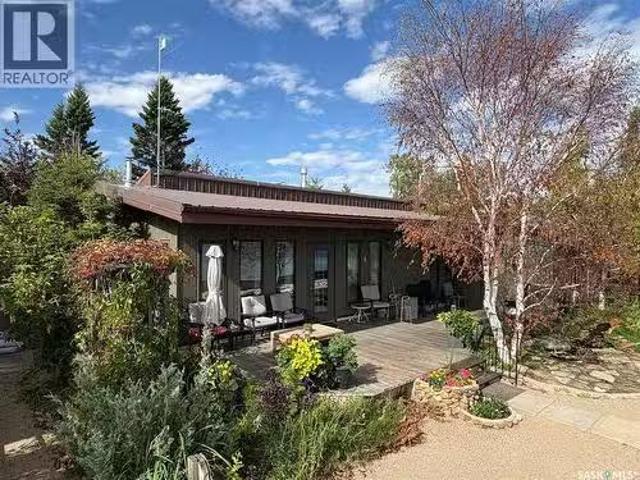 122 Lakeshore Lane, Leslie Beach, SK, S0A 1A0 house for sale.