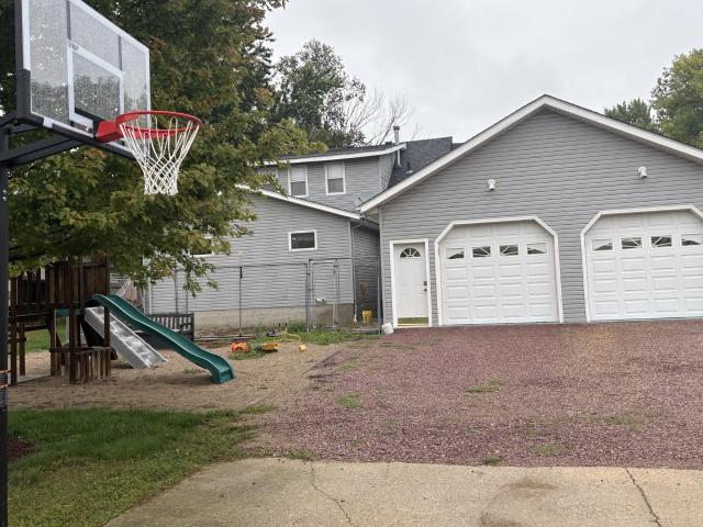 122 Lewis Street W