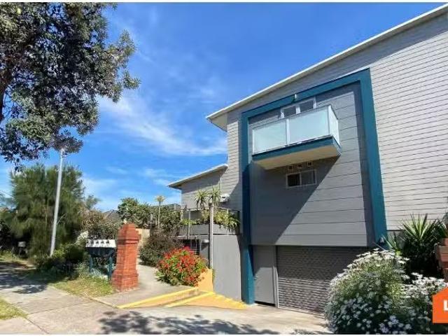 1/22 Light Street, Bar Beach Townhouse for rent Listed by Lea.