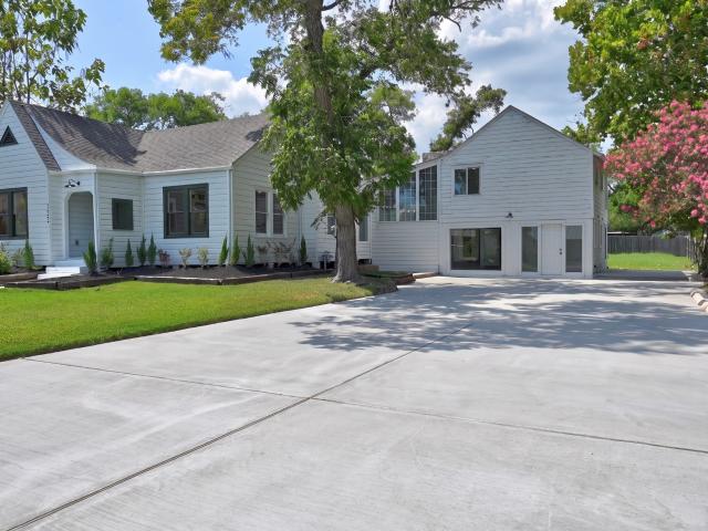122 N Holland Street