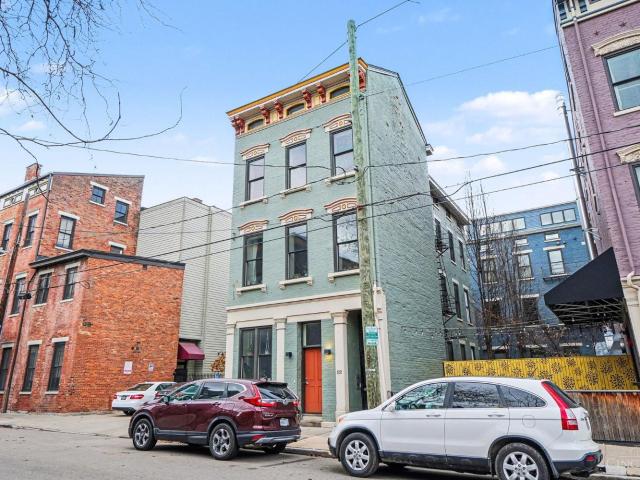 122 W Fifteenth Street