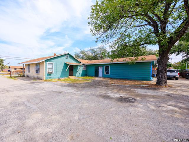 122 W Formosa