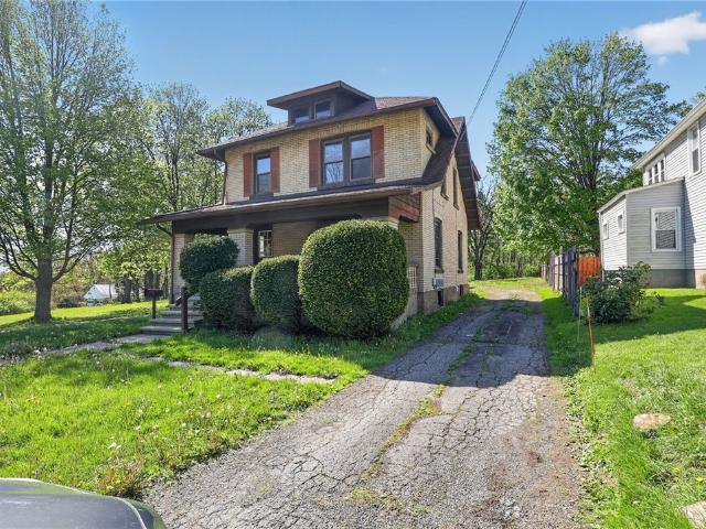 122 W Main St