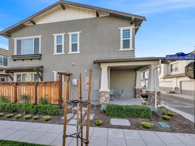 122 W Riverside Place