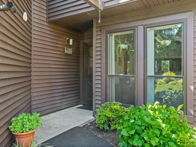 122 Woods Brooke Circle