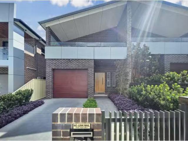 122A Maiden Street, Greenacre House for rent Listed by Chris.