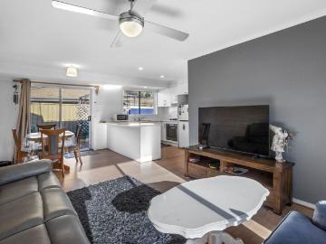 12/2A Karu Crescent