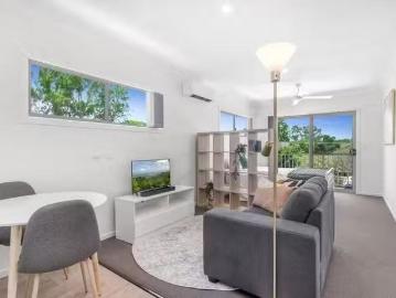 Rushworth, Pranjip - Balcony, Air conditioning