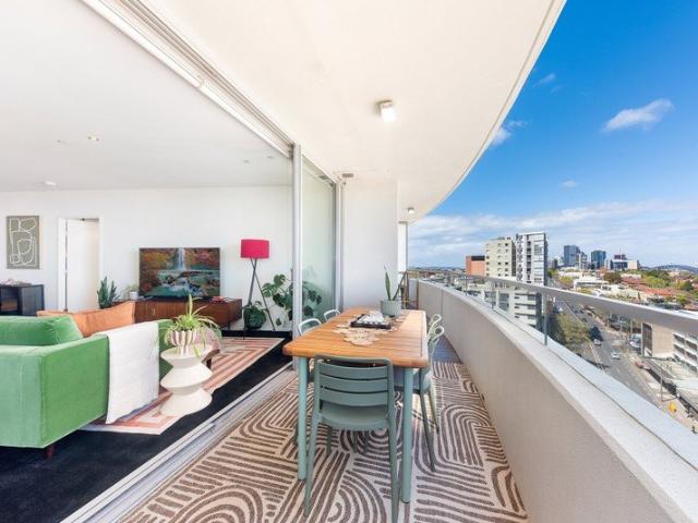 122sqm Internal Living | Harbour Bridge Views | Wraparound Balcony