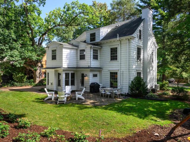 1234 Wellesley Road