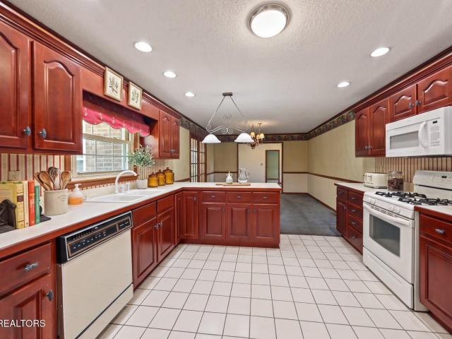 1235 Golf Course Rd