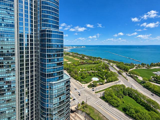 1235 S Prairie Avenue # 3509
