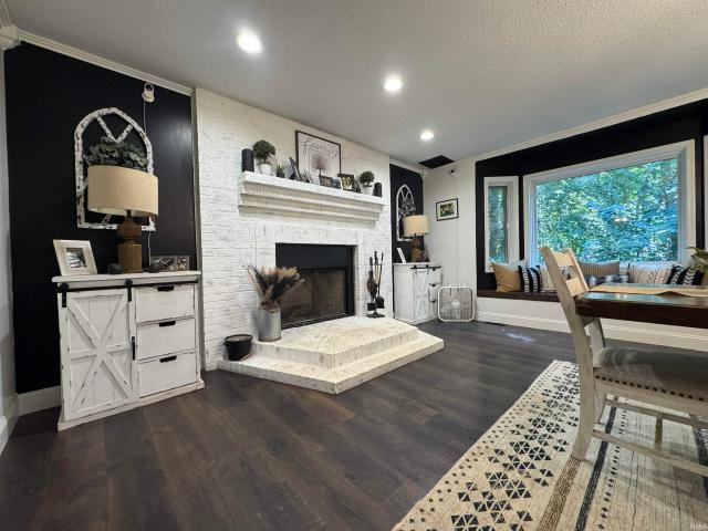 1235 W Lakeview Drive