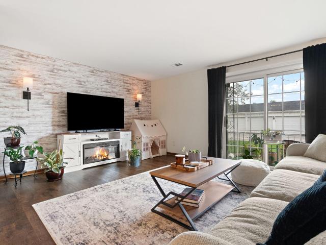 1238 Camellia Drive #11