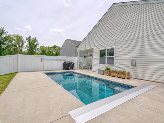 1239 Lynton Lane