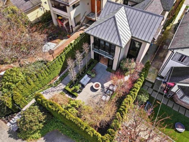 1230 Esquimalt Avenue, West Vancouver, BC, V7T 1K3 house for sale | Listing ID R3106 | Royal LePage
