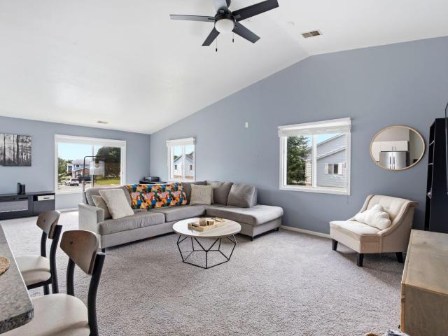 1231 N Sunnyslope Dr